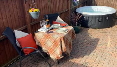 Cosy Countryside Hot Tub Retreat! Fully Central Heated with FREE Parking - Foto 3