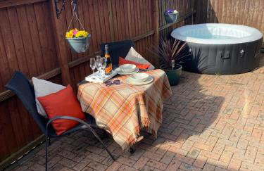 Cosy Countryside Hot Tub Retreat! Fully Central Heated with FREE Parking - Foto 3