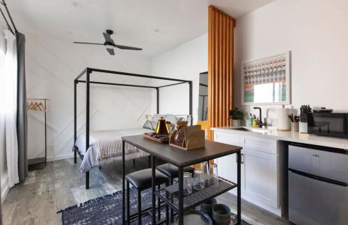 Vibe on the Patio at a Modern Luxury Studio near LAX Beach - Foto 1