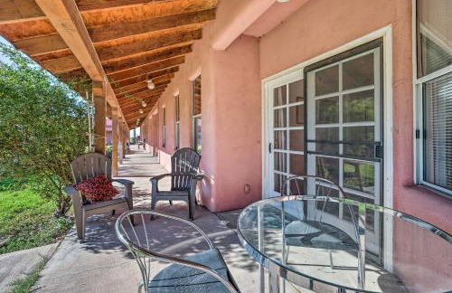 Cozy and Relaxing Eloy Apartment with Pool Access - Foto 22