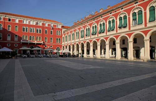 S Luxury Apartments - Photo 11