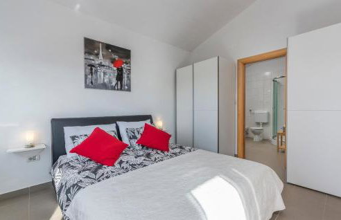 Villa Marilu, modern villa with pool near the sea - Foto 10