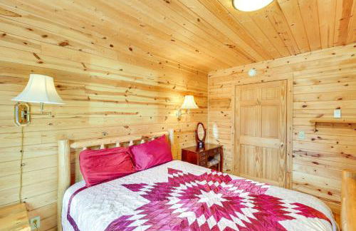 Wraparound Deck and Grill Deadwood Cabin - Foto 17