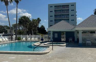 Beach Retreat in Redington Shores - Foto 11