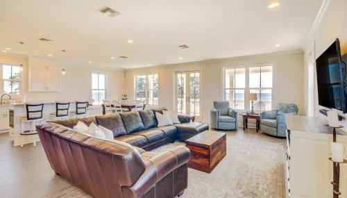 Walk to Beach Oceanfront Home with Outdoor Kitchen - Foto 3