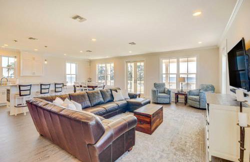 Walk to Beach Oceanfront Home with Outdoor Kitchen - Foto 3