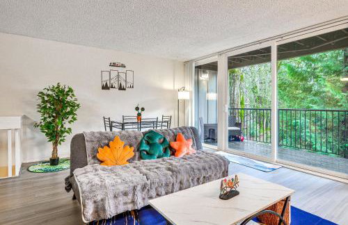 Lake Oswego Condo with Balcony, 3 Mi to the Water! - Foto 5