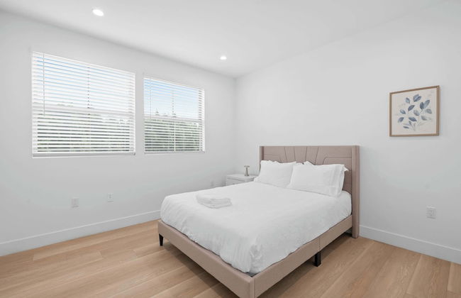 Not Affected by the Fire/modern 5BR Home With Full Amenities & Parking #2 - Foto 11