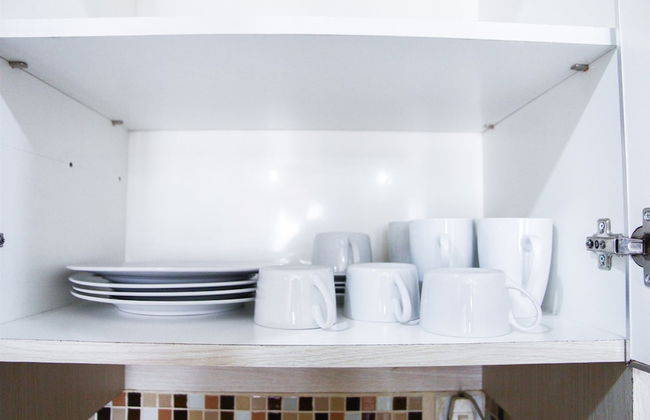 Pool View 2BR Mutiara Bekasi Apartment - Photo 18