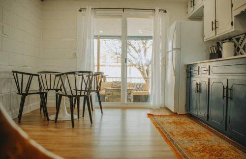 Casa Charleston-3BR-2Bath-Private HOT TUB-Pet Friendly-No Pet Fees! - Photo 17