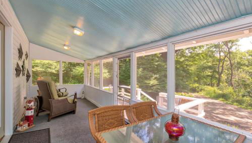 Little Stuga - Cute cozy cottage - minutes from downtown and Oval Beach! - Photo 4