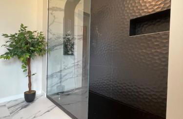 Picturesque Penthouse - Photo 2