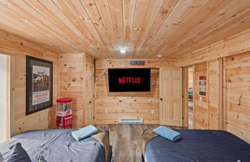 Cozy Cinema Cabin - Hot Tub and More - Foto 67