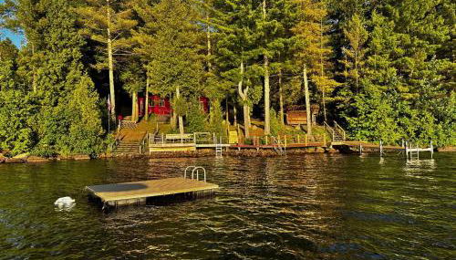 Well-appointed Adirondack cabin directly on 9-mile lake - Foto 1