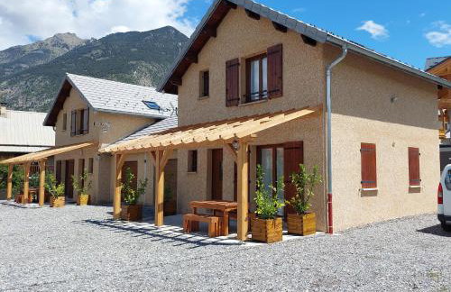 Le Pré Fleuri à Guillestre - Appartements neufs classés Meublés de Tourisme 3 étoiles- Climatisés- Parking privatif - Foto 48