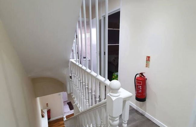 Lovely 5-bed House in Essex - Photo 26