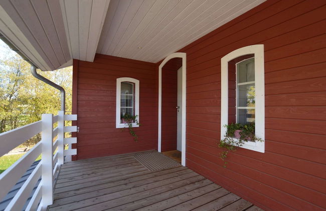 Charming Fens Family Home - Photo 2