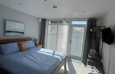 Entire guest suite in Four Mile Bridge, Rhoscolyn - Foto 2
