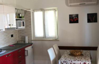 Rosso Apartment 400 m from Beach, Comfortable Stay & Free Parking - Foto 5