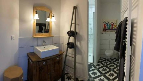 Lou Clapas - Photo 2