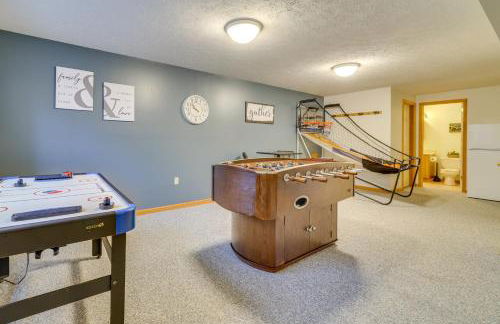 Hot Tub, Game Room! Poconos Home 22 Mi to Slopes - Foto 21