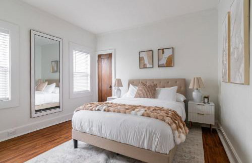 Luxury Short and Midterm Hyde Park Getaway - Photo 31