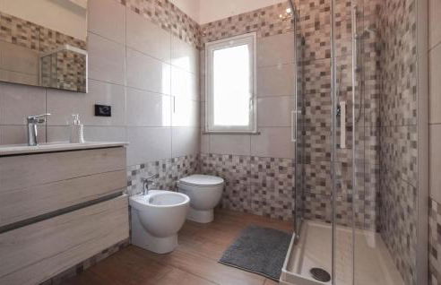 Nice Apartment In Reggio Calabria - Foto 14