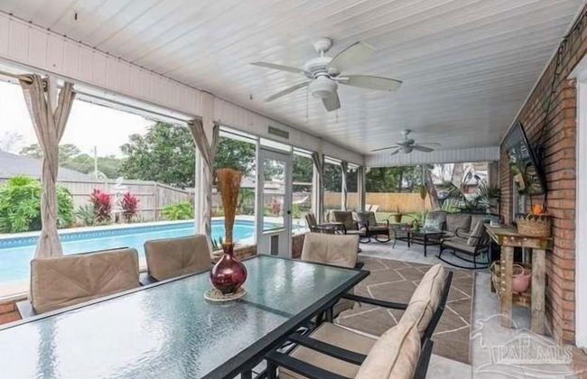 Coastal Retreat 3 Bedroom Home by RedAwning - Photo 8