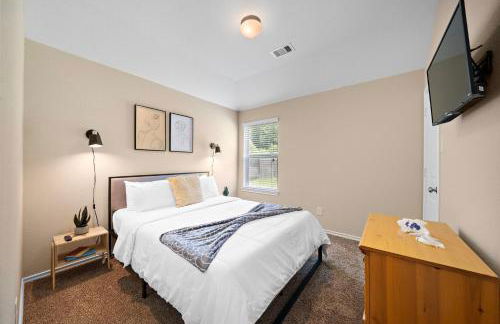 Cozy Getaway Nr Airport WiFi BBQ Yard Pet - Foto 20