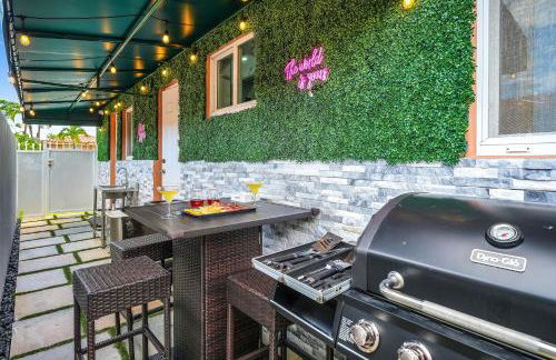 Vacay Spot Happy Escape 15 Min Beach Massage Shower Prime LOC! 6 blocks away from Bars, Nite Clubs, Res, Shops - Photo 40