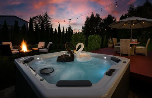 Entire house with Four Bedrooms, Hot Tub, BBQ, Private Backyard, FREE WiFi and Parking, near Seattle, EV - Foto 2