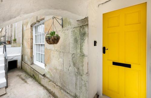 City Centre 1 bed Georgian flat with courtyard - Photo 26