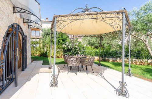 Charming Orange Apartment with Private Pool and Garden Oasis - Foto 29