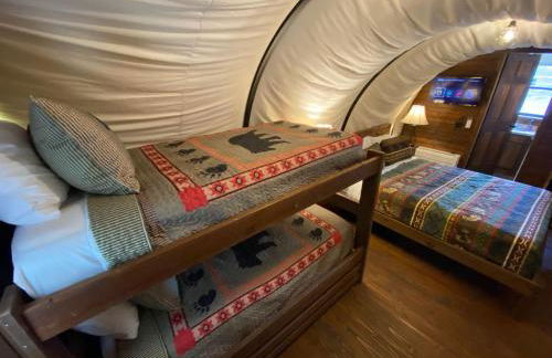 Elevated West Wagon Stay - Spacious Cozy and Charming - Foto 2