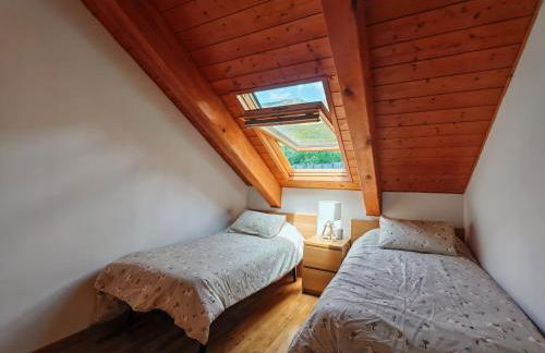 Chimenea y cocina moderna, encanto rústico con confort - Aüt 3 - Foto 9