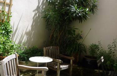 Appartement Avignon centre intra muros Cour extérieure Parking privé gratuit - Foto 9