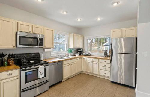 Rochester Gem: 3BR Near All! - Foto 24