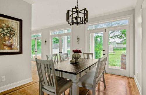 Colonial Manor - Photo 17