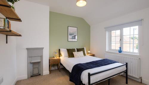 New Long Stays-4Bed-2Bath-Parking-By FabAccommodation - Foto 5