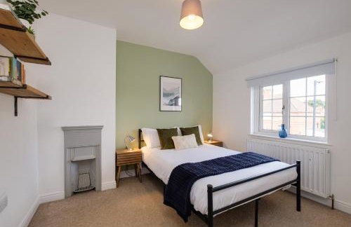 New Long Stays-4Bed-2Bath-Parking-By FabAccommodation - Foto 5