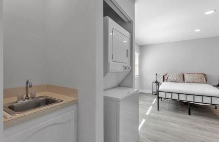 6 Bedroom with Guest House Walk to Lake & Shops - Foto 32