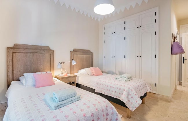 Super Villa Near Beach with Heated Pool - Foto 9