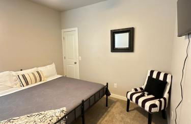 Luxury 3BR Townhome Stay - Foto 15