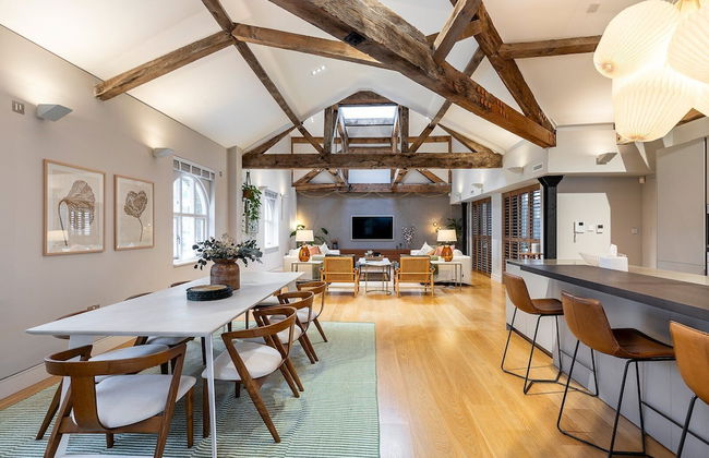 Pepys House: A Modern Touch of History - Foto 1