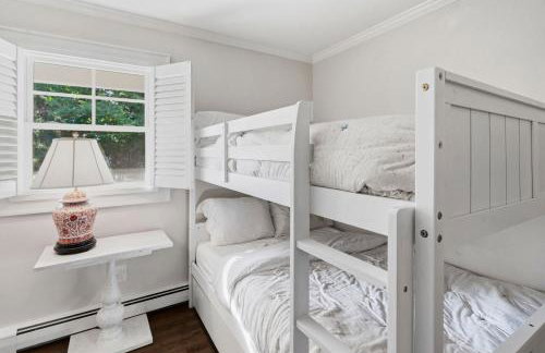 Steve's Place: Heated Pool, 3BR Southold Home, Beach - Foto 6