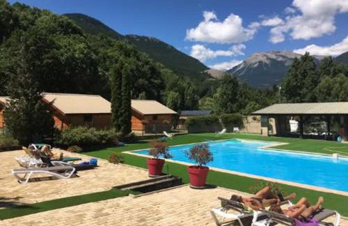 CHALET MONTAGNE CLASSÉ 3 ETOILES ALPES QUEYRAs - Foto 2