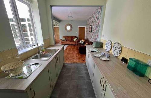 Spacious Semi-detached Southsea House, Free Parking On Drive - Photo 53