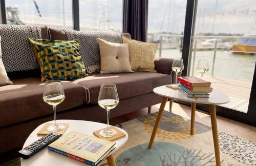 Yarmouth Waterlodge Floating Apartments 2 - Photo 9