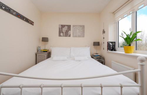 2 Bedroom Home with Garden and Free Parking - Foto 20