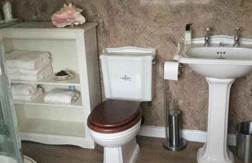 The Lodge - Photo 23